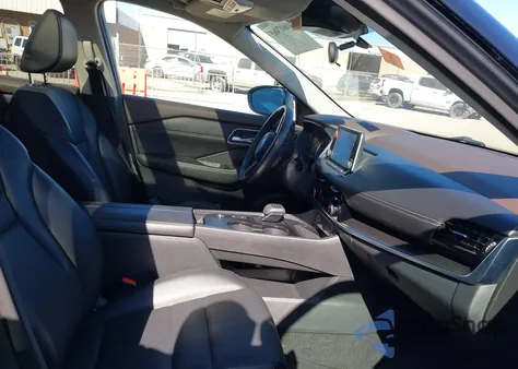 2021 Nissan Rogue Sv z USA, uszkodzony, nr VIN 5N1AT3BA9MC796539